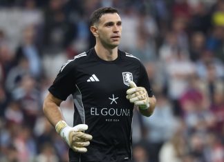 El DT del Aston Villa reveló la frase que le dijo Dibu Martínez en medio de las especulaciones sobre su futuro