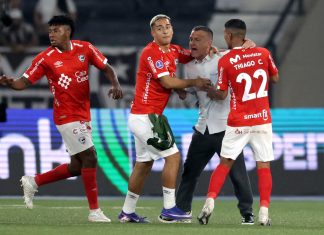 El escándalo que se desató con el entrenador argentino de Cienciano tras la eliminación de Botafogo de la Sudamericana: “Nos faltó el respeto”