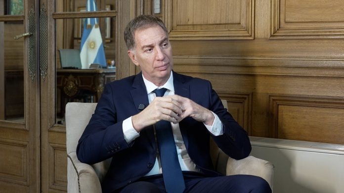 El Gobierno replicó a Quintela tras la amenaza de expropiaciones si el peronismo vuelve al poder: “Les dice a los argentinos ‘queremos que sigan pobres’”