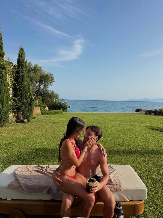 El gracioso momento que vivió Nicolás Tagliafico y su pareja Caro Calvagni con cerdos salvajes en sus vacaciones: “¡Me mordió!”