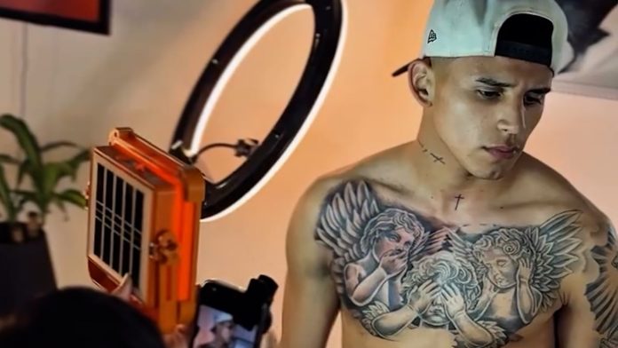 El impactante tatuaje que se hizo en el pecho Leonel Flores, la nueva joya de la cantera de Boca Juniors