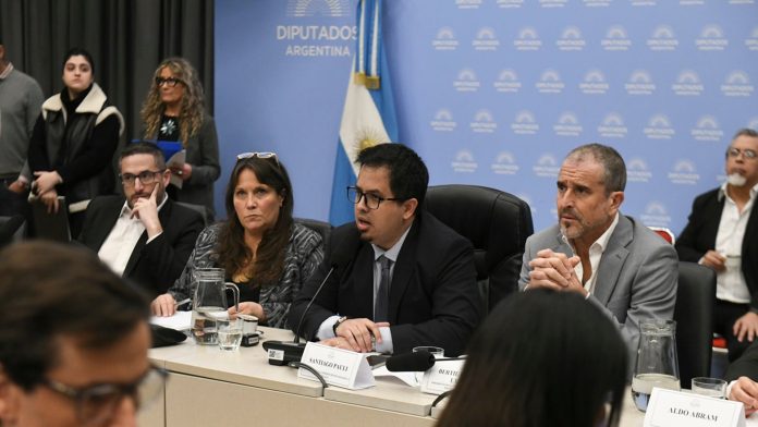 El oficialismo dictaminó la reforma del BCRA para prohibir la emisión: el peronismo se retiró del plenario