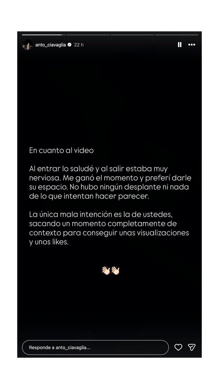 Fue presentando en su nuevo club, invitó a su pareja a la foto oficial y un incómodo gesto dio la vuelta al mundo