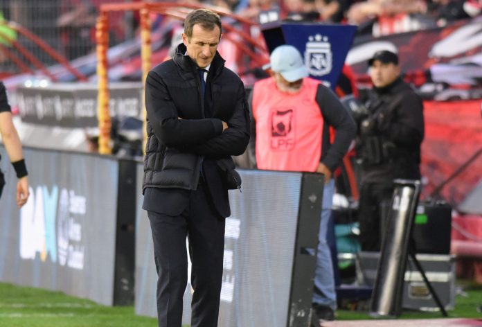 Fuerte autocrítica de Arruabarrena tras el empate de Boca ante Newell’s en Rosario: “Errores tontos que nos cuestan muy caro”