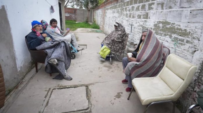 Geriátrico clandestino en Santa Fe: investigan una posible apropiación de viviendas