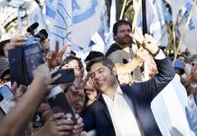 Kicillof teje lazos con sectores del peronismo federal y retrasa la negociación con Máximo Kirchner y Massa
