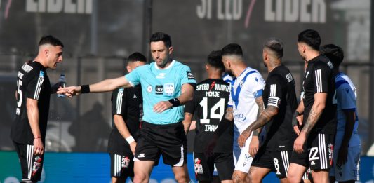 La AFA suspendió a los árbitros Nazareno Arasa y Diego Ceballos tras la polémica en el partido Riestra-Velez
