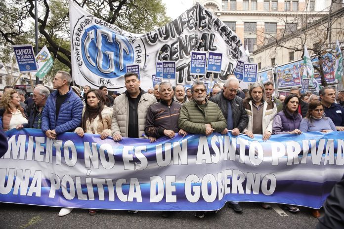 La CGT y las CTA analizan movilizarse este viernes ante Trabajo en reclamo de un fuerte aumento del salario mínimo