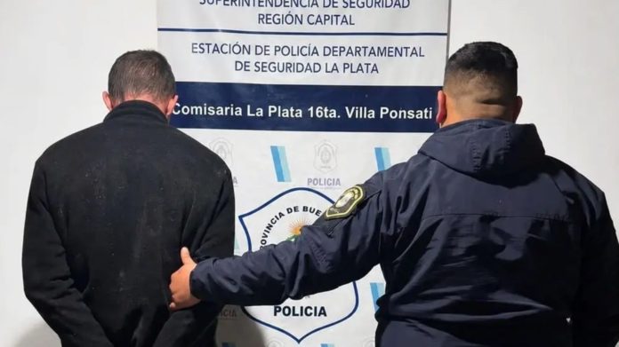Le pidió dinero a una jubilada de La Plata, ella se negó y la atacó a golpes: el hombre quedó detenido