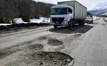Los intendentes de Bariloche y El Bolsón reclamaron al Gobierno el reasfaltado total de la Ruta 40