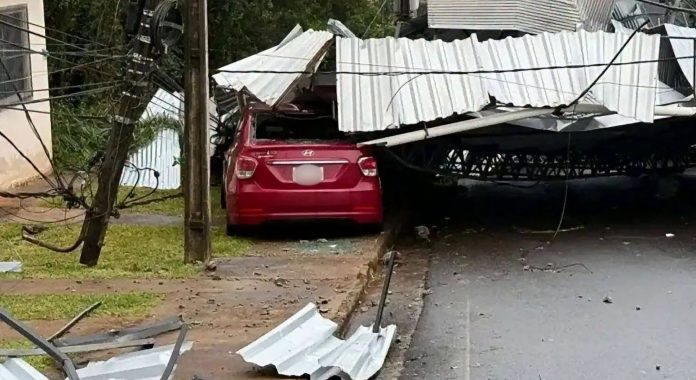 Más de 100 familias fueron asistidas por el temporal que azotó a Misiones y seguirá activa la alerta por tormentas