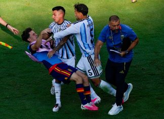 Paredes recibió una de las sanciones más severas en la historia de los Mundiales: el antecedente de Luis Suárez y cuándo volvería a jugar