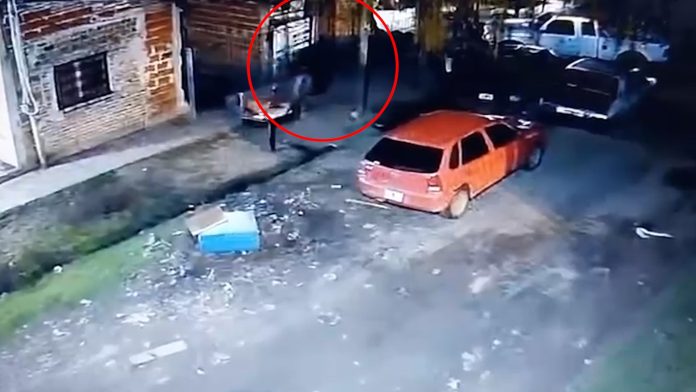 Raptó a una menor, la llevó a un descampado y le hizo una obscena exhibición: quedó detenido