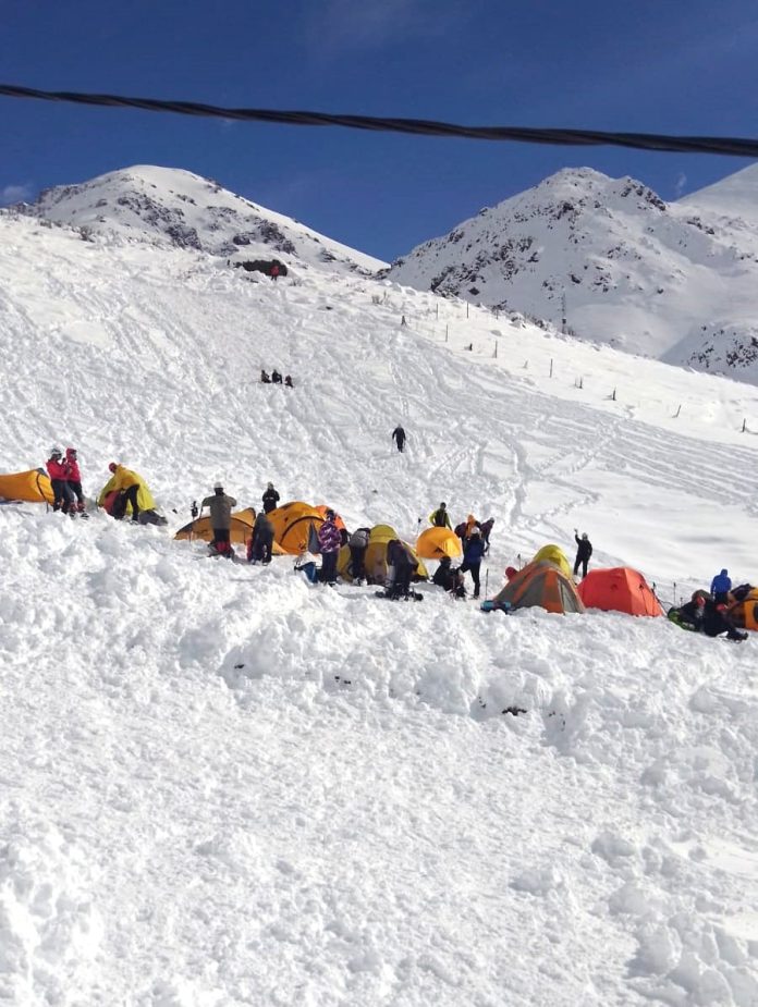 Rescataron a un grupo de montañistas que habían quedado varados por la nieve: cómo fue el operativo