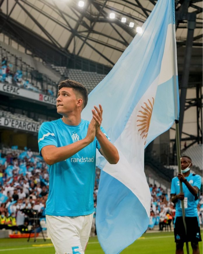 Roma encaminó la compra de un defensor que Scaloni citó para el Mundial y sumará su quinto futbolista de la selección argentina al plantel