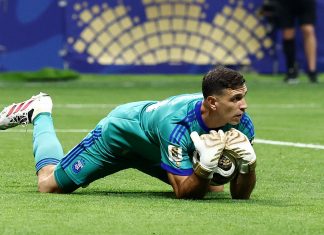 Un histórico de Inglaterra propuso al Dibu Martínez como refuerzo del Chelsea: “Alguien como él tiene que llegar”