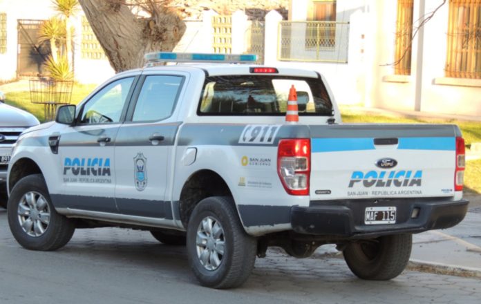Una mujer resultó herida tras quedar en medio de un tiroteo entre grupos rivales en San Juan