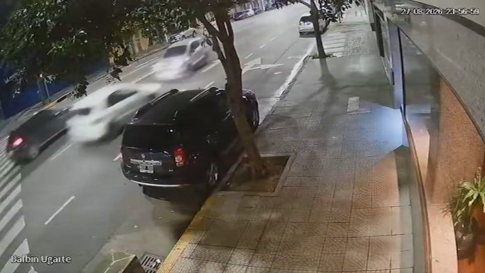 Video de un impresionante choque en Coghlan con una camioneta que iba de contramano