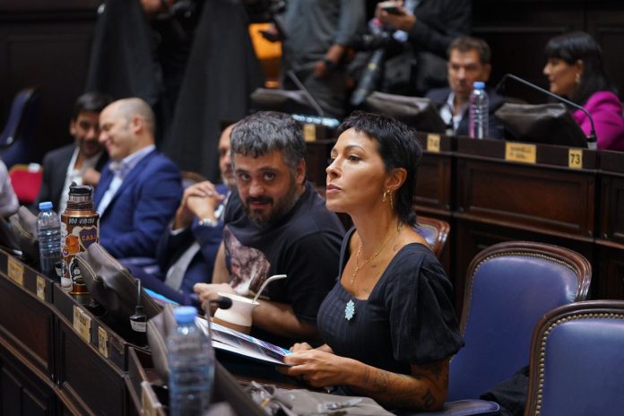 Arde la interna del PJ bonaerense: diputados de Kicillof no apoyaron un proyecto de Tignanelli y Mayra Mendoza