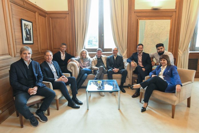 Conflictos en el Gobierno: Karina Milei oficia de árbitro en el cruce entre Bullrich y Caputo