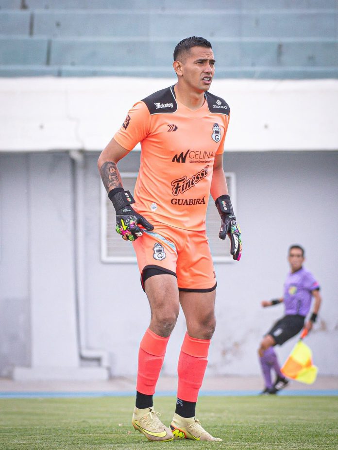 Conmoción en el fútbol: un arquero se dejó hacer tres goles en un partido tras recibir amenazas de muerte contra su familia