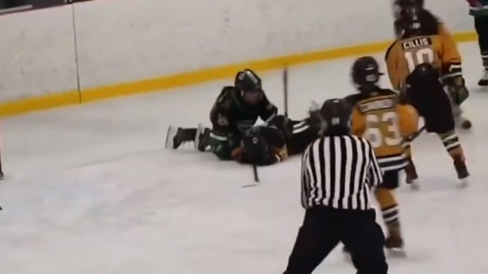 Conmoción en el hockey juvenil: un jugador de 11 años fue suspendido indefinidamente tras golpear por la espalda a su rival en la cabeza con su palo