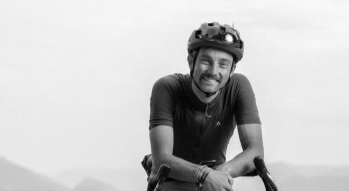 Conmoción en el mundo del deporte: a los 36 años, murió una estrella del ciclismo tras chocar con un ciervo
