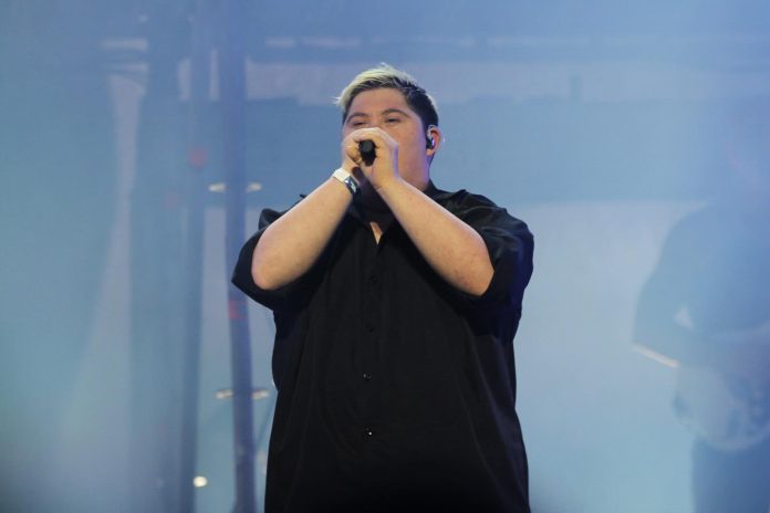 De fenómeno viral a estrella del teatro: Augusto Alonso superó el millón de seguidores, grabó con Yatra y prepara una gira nacional