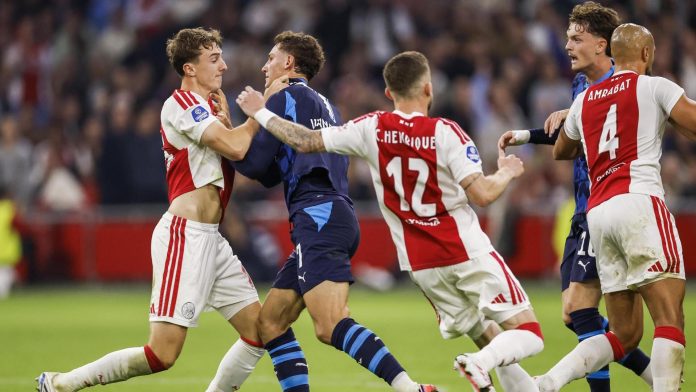 El brutal choque de un jugador a su rival sin pelota que abrió debate en Europa: “Intento de asesinato”