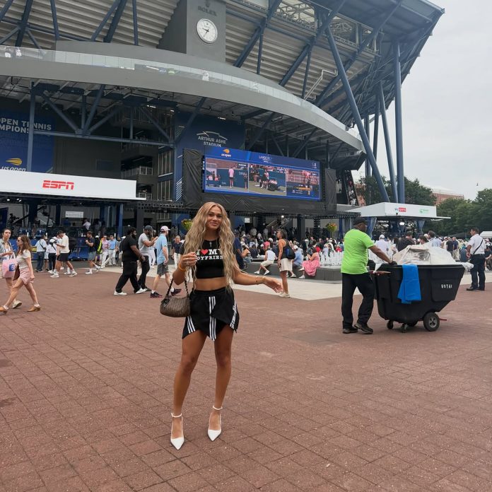 El gesto viral de la futbolista Trinity Rodman con su novio tenista en pleno partido del US Open: la particular camiseta que lució