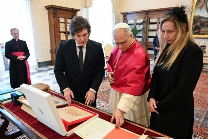 El Gobierno prepara una nueva reunión para organizar la visita de León XIV y evalúa un esquema de feriados