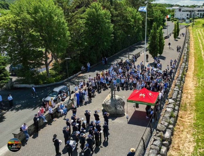 El pueblo europeo que ama a la Argentina, organiza una fiesta en su honor y en donde la bandera flamea por todos los rincones