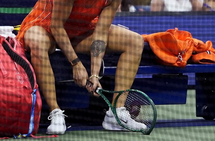 El rapto de furia de Sabalenka tras perder la final del US Open: una raqueta destruida y un amenazante mensaje a la cámara