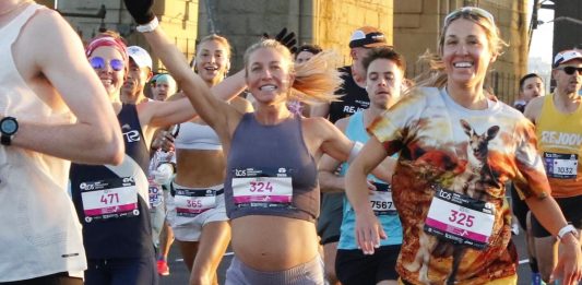 Embarazada de ocho meses, corrió el Maratón de Sídney y lo terminó en menos de 3 horas