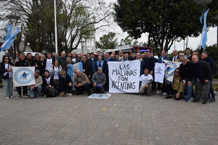 En medio de la tensión por Malvinas, un grupo de veteranos viajó por primera vez a las islas