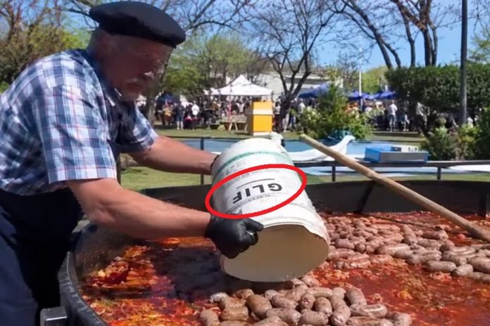 Escándalo en una localidad bonaerense: usaron baldes de glifosato para transportar comida en la Fiesta del Chorizo a la Pomarola