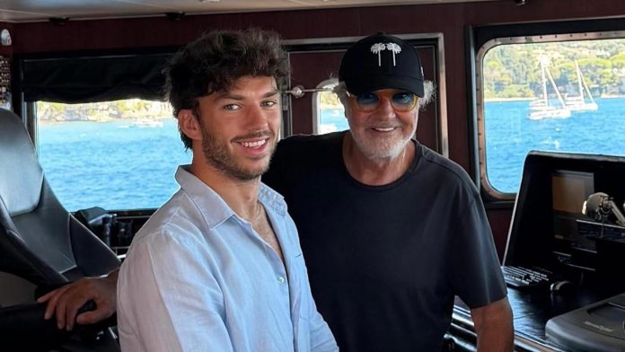 Grave escándalo en la Fórmula 1: Briatore acusó a McLaren de regalarle dos autos a un juez del Caso Gasly y se cruzó con el jefe rival en plena conferencia