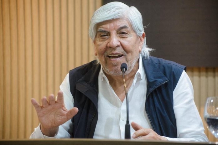 Hugo Moyano volvió a firmar un acuerdo salarial alineado con la pauta del Gobierno, que regirá durante 6 meses