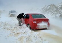 Impactante rescate a una familia que quedó varada por la nieve en Neuquén: había una mujer embarazada