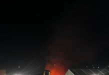 Incendio de gran magnitud en Sarandí: despliegan un amplio operativo de bomberos para controlar el fuego