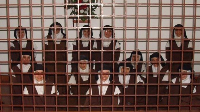 Infierno en el convento: el desgarrador relato de la monja que estuvo cautiva catorce años y sufrió maltratos y abusos psicológicos