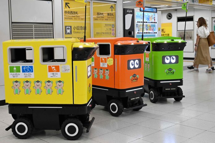 Japón usará robots recolectores de basura en la estación de tren más concurrida del mundo