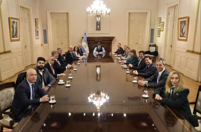 Javier Milei reúne al Gabinete con un temario de alto voltaje: las PASO, el proyecto de Malvinas y el Presupuesto 2027
