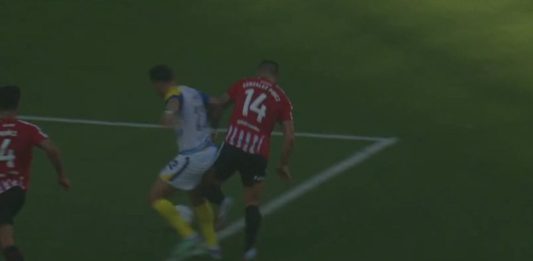 La lupa sobre el penal que sancionó Herrera a instancias del VAR para Rosario Central frente a Estudiantes en la Supercopa Internacional