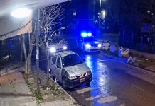 La Matanza: dos delincuentes escapaban en una moto robada, chocaron contra un patrullero y uno murió atropellado por otro móvil