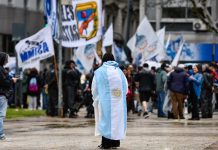 La oposición criticó a la Corte por el fallo que dejó sin límites la venta de tierras a extranjeros y llamó a otra movilización