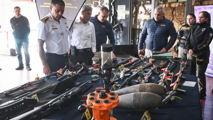 Megaoperativo contra una red de venta y alquiler de armas por las redes sociales en Córdoba: hay 12 detenidos