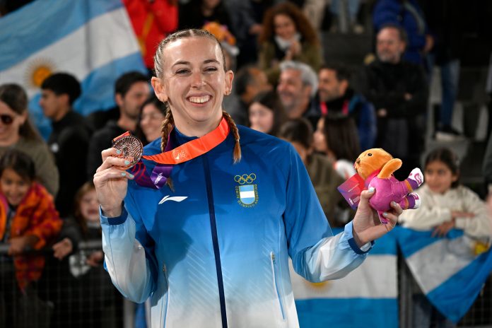 Pasó a 4 rivales en los últimos 100 metros y ganó la medalla por 7 centésimas: la gran definición de la argentina Megan Powell en los Juegos Suramericanos
