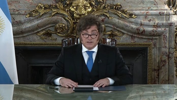 Pato Galmarini: “A Milei no le creo absolutamente nada, es la continuidad de los golpes militares por otros medios”