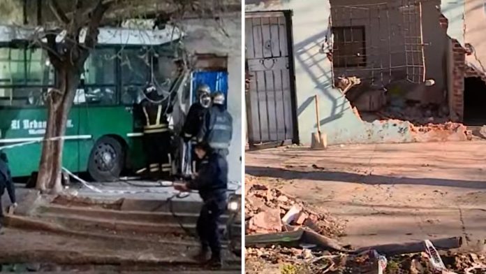 «Pensé que era una bomba»: un colectivo chocó contra una casa y el chofer murió